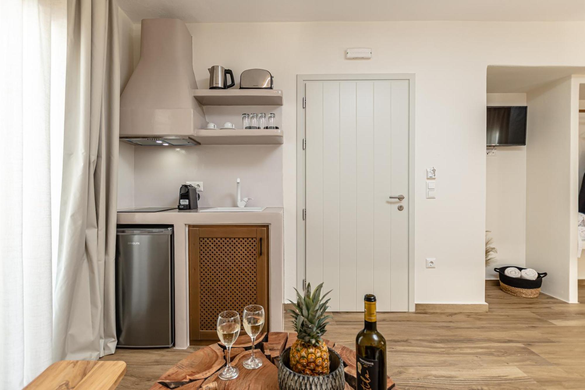 Heavenly Suites & Studios Naxos City Екстериор снимка